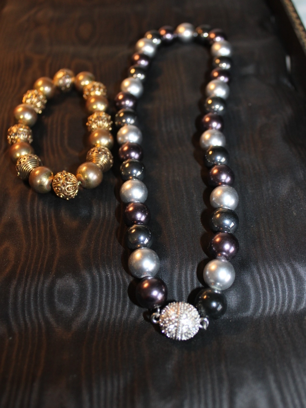 Beaded Necklace & Gold Filigree Bracelet Set – Elegant Multicolored